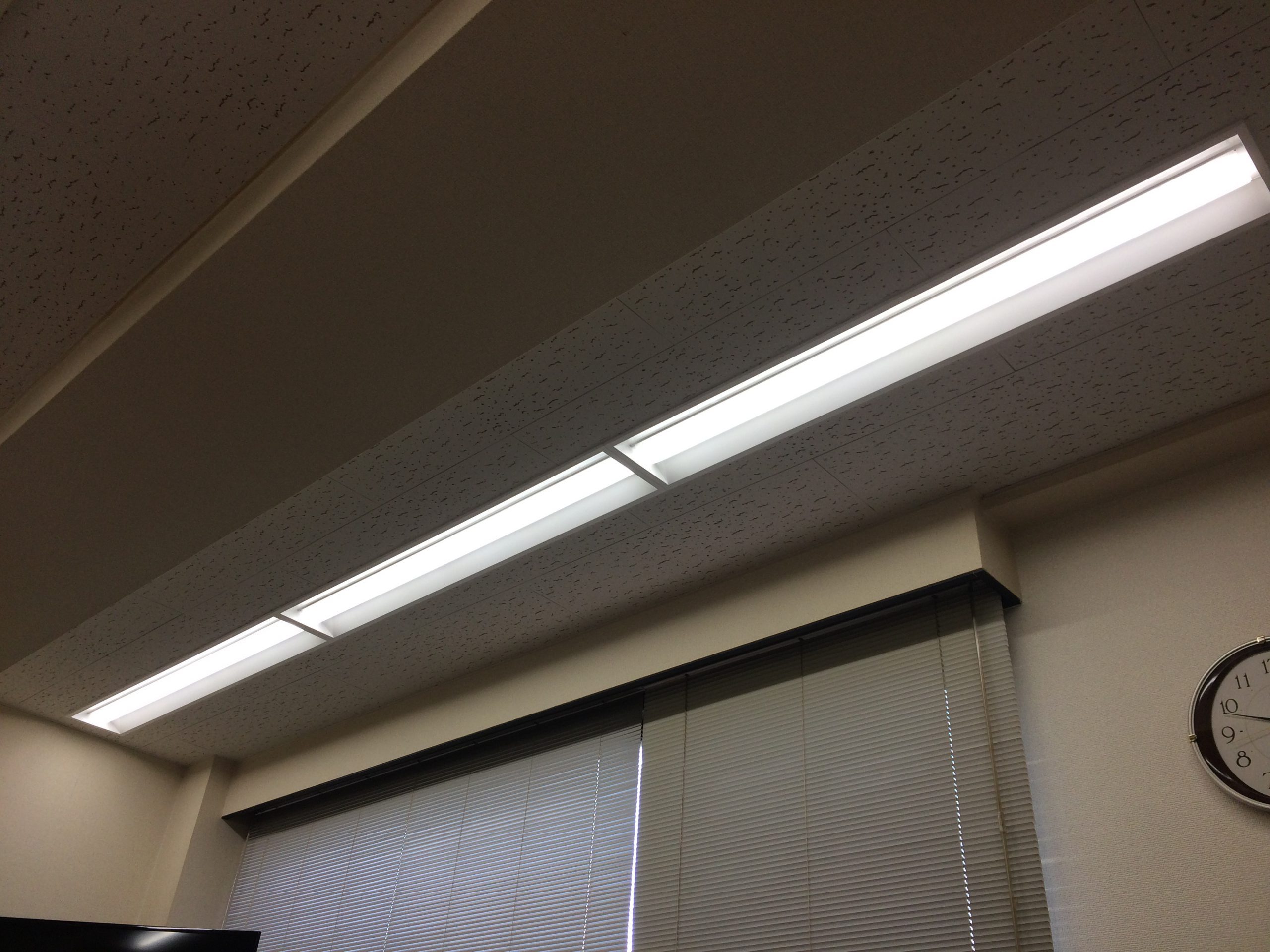 株式会社エナック様　自社ビル内照明LED化　事業所用補助金利用