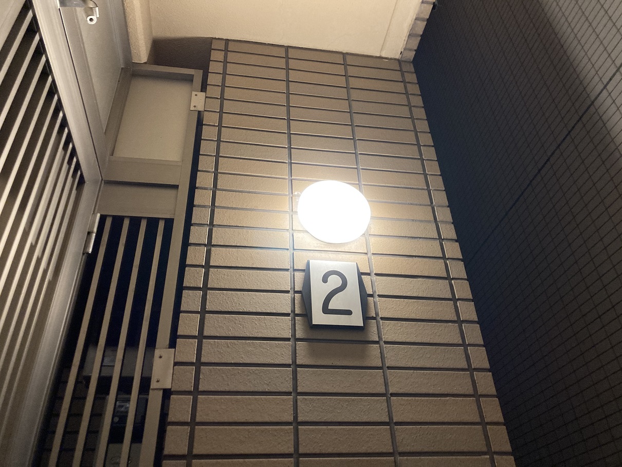 ビルトモア西新宿様　共用部非常階段照明全LED化