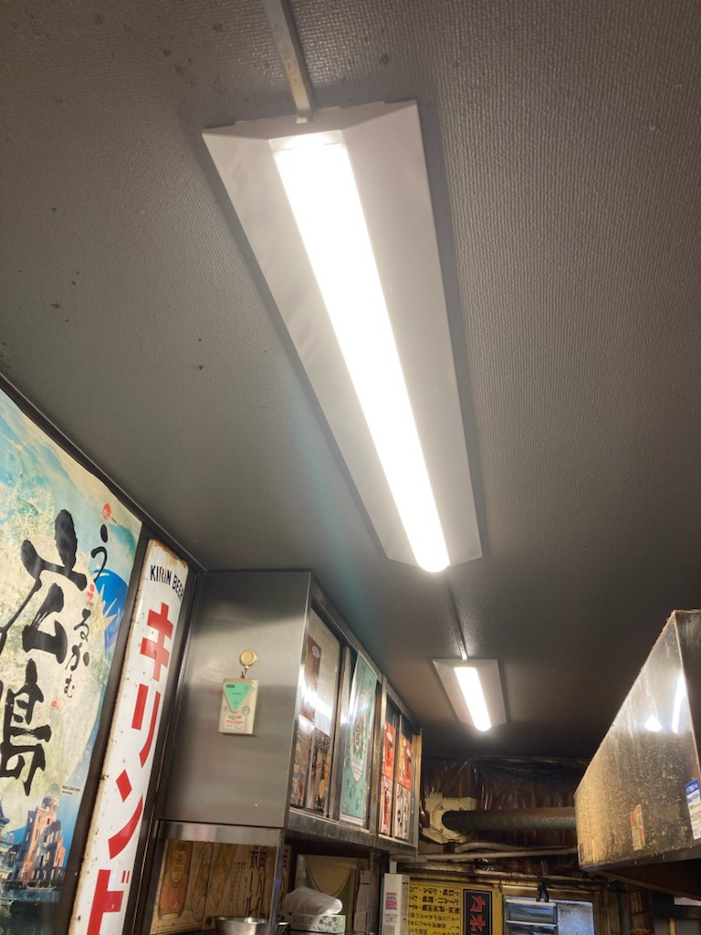 広島お好み焼き　ぶち旨屋様　厨房内天井照明LED化